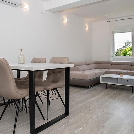 Apartmani Vrtodusic Banjol Ngoại thất bức ảnh
