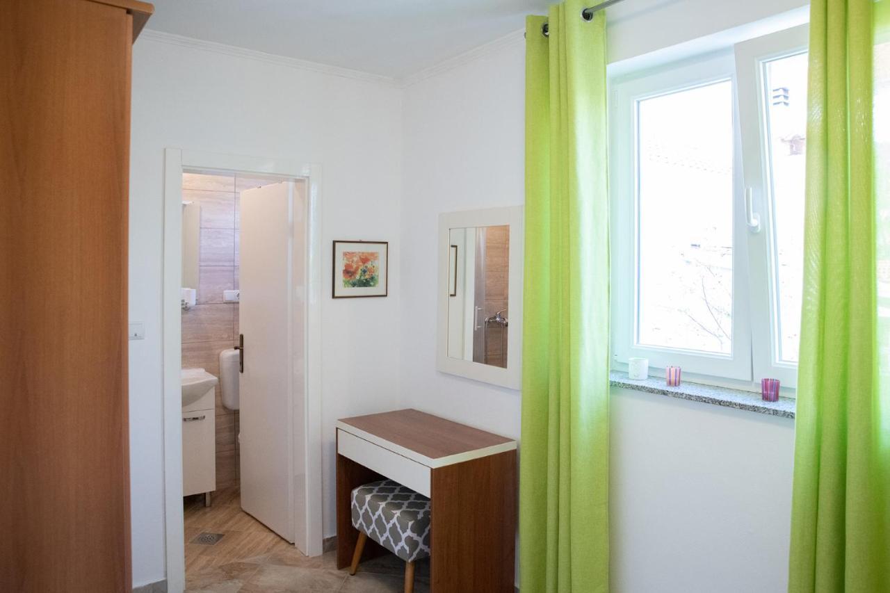 Apartmani Vrtodusic Banjol Ngoại thất bức ảnh