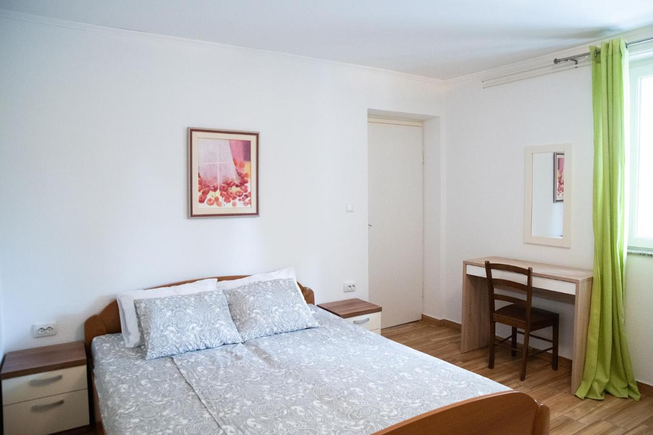 Apartmani Vrtodusic Banjol Ngoại thất bức ảnh
