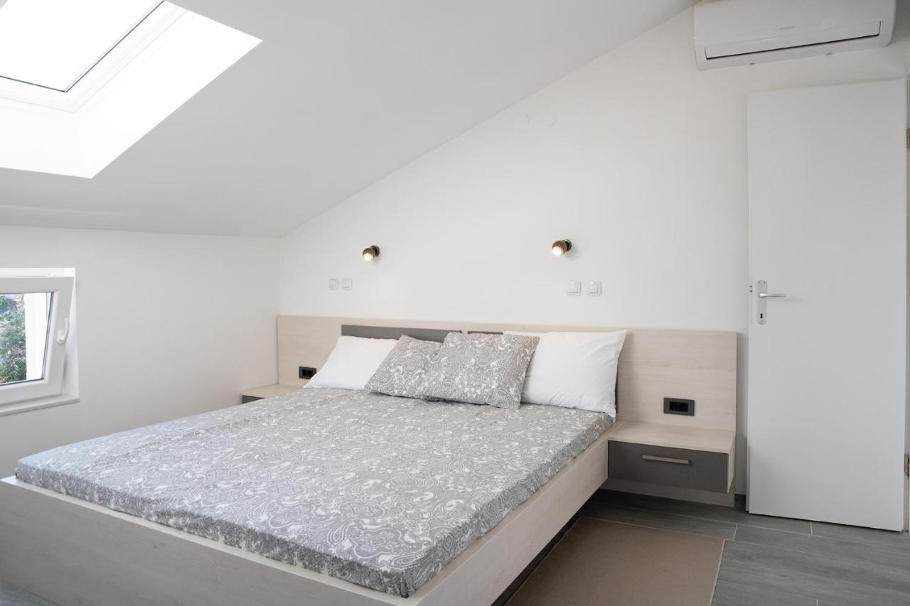 Apartmani Vrtodusic Banjol Ngoại thất bức ảnh