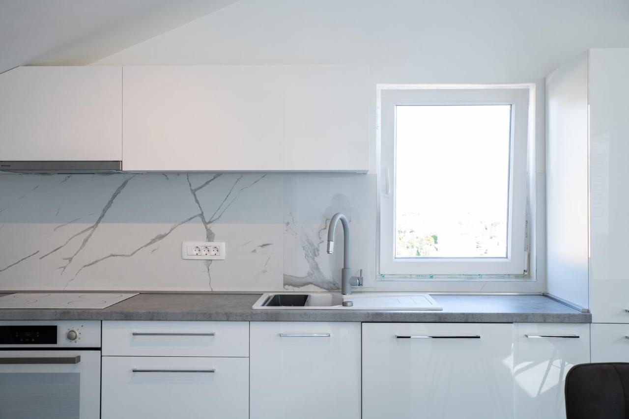 Apartmani Vrtodusic Banjol Ngoại thất bức ảnh
