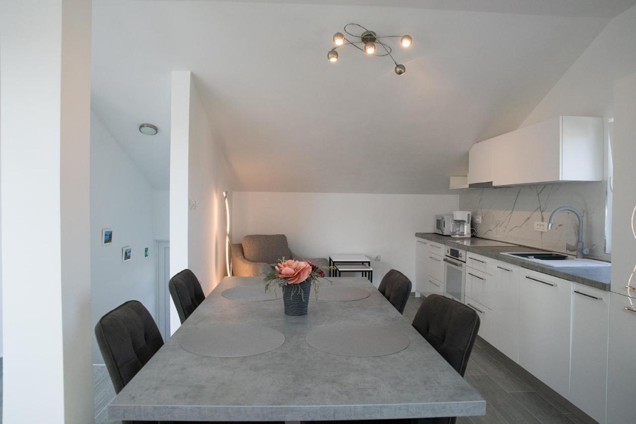 Apartmani Vrtodusic Banjol Ngoại thất bức ảnh