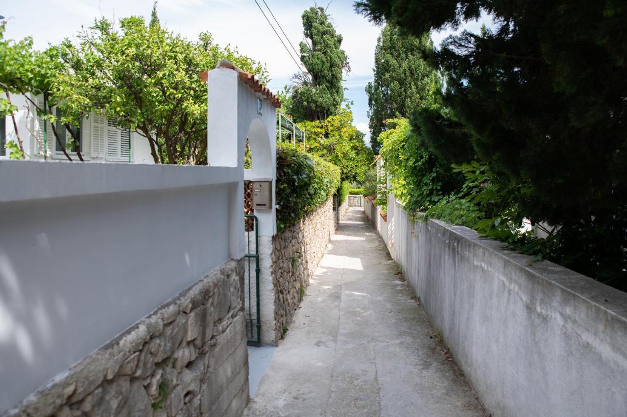 Apartmani Vrtodusic Banjol Ngoại thất bức ảnh