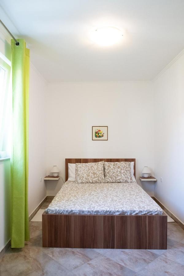 Apartmani Vrtodusic Banjol Ngoại thất bức ảnh