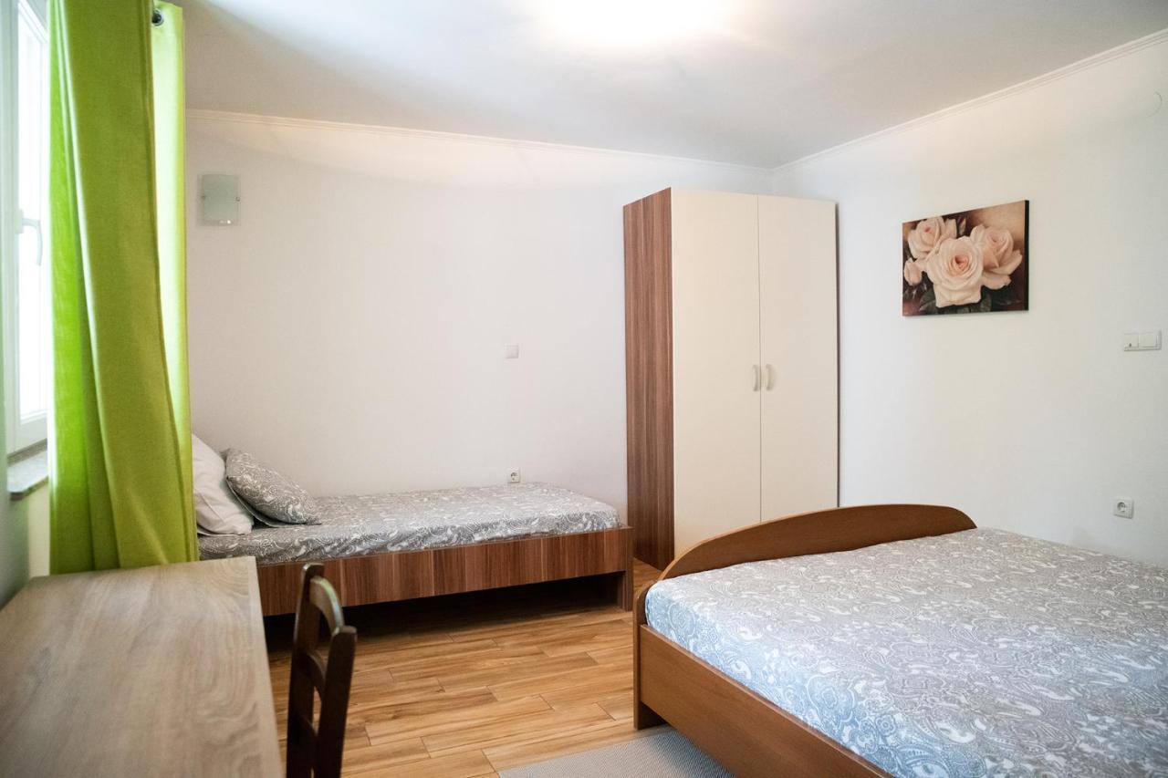 Apartmani Vrtodusic Banjol Ngoại thất bức ảnh