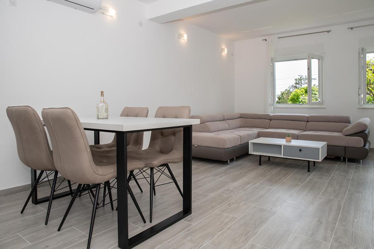 Apartmani Vrtodusic Banjol Ngoại thất bức ảnh