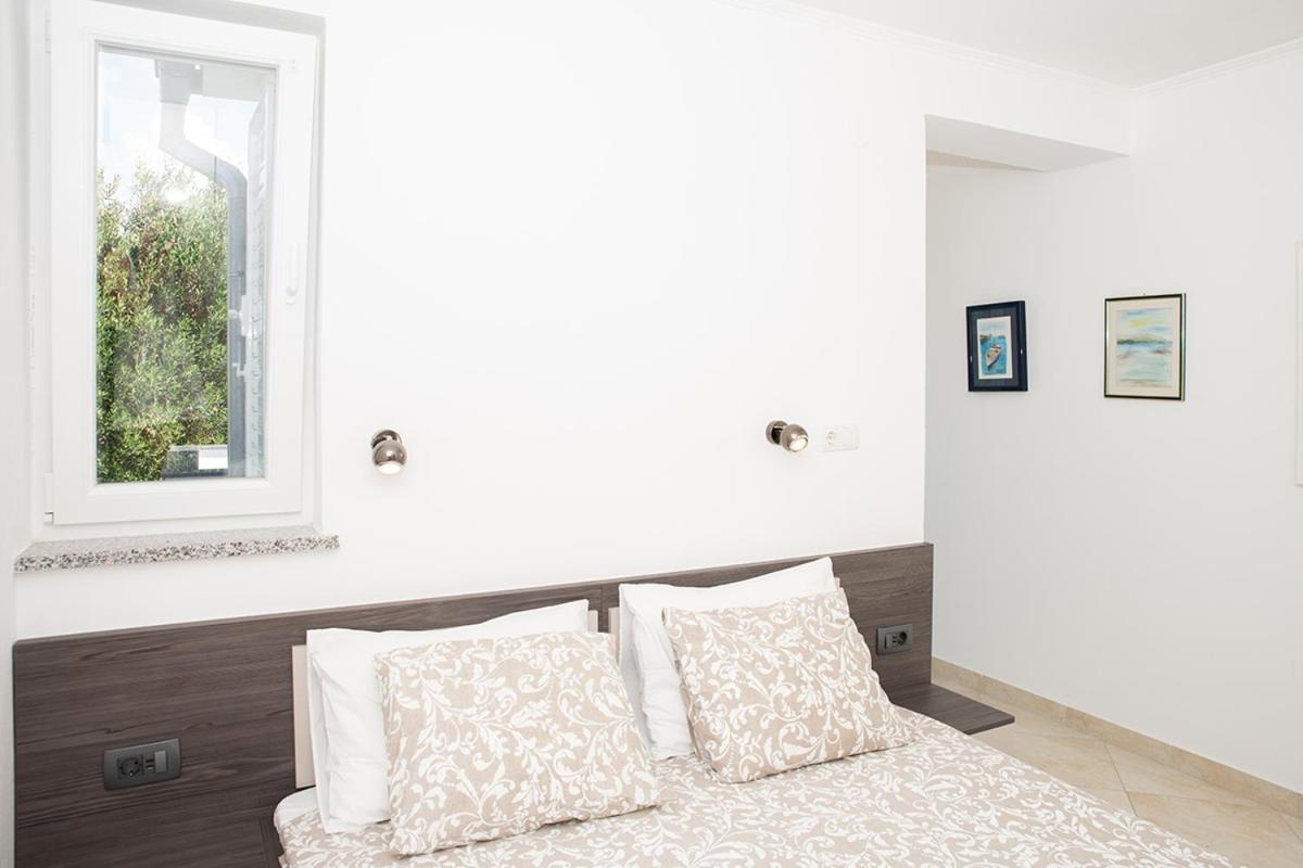 Apartmani Vrtodusic Banjol Ngoại thất bức ảnh