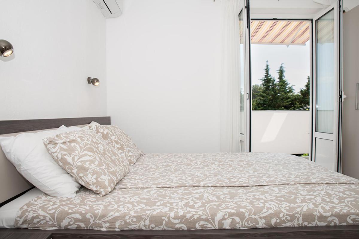 Apartmani Vrtodusic Banjol Ngoại thất bức ảnh