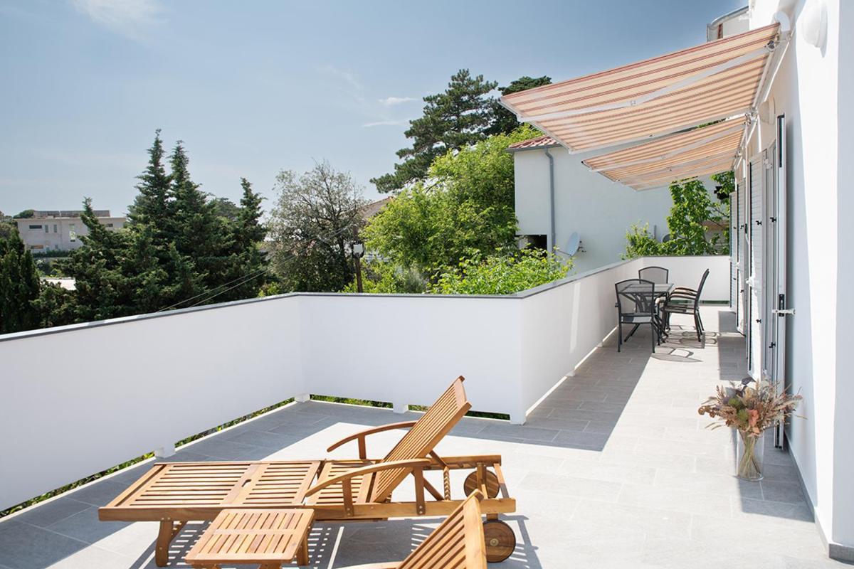 Apartmani Vrtodusic Banjol Ngoại thất bức ảnh