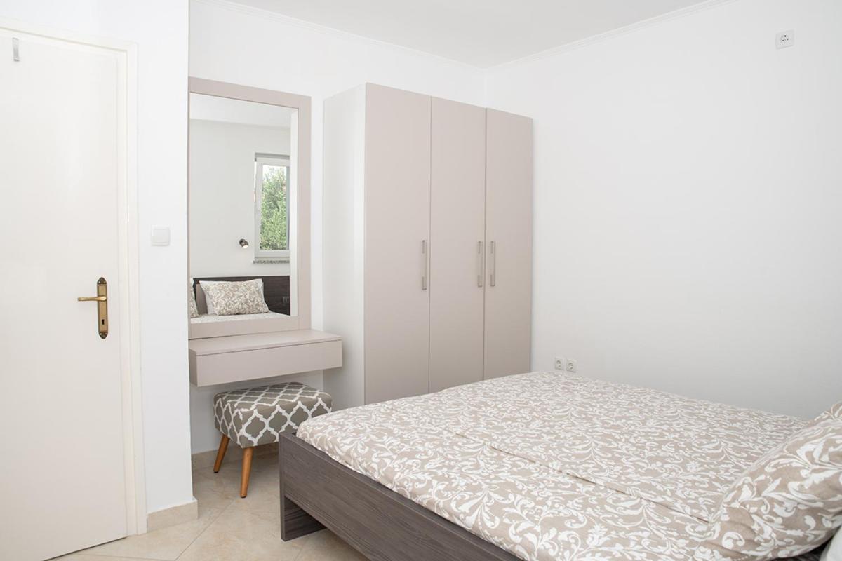 Apartmani Vrtodusic Banjol Ngoại thất bức ảnh