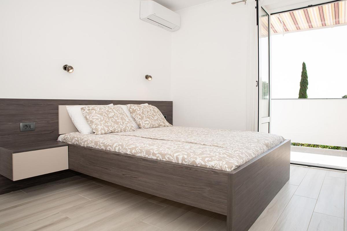 Apartmani Vrtodusic Banjol Ngoại thất bức ảnh