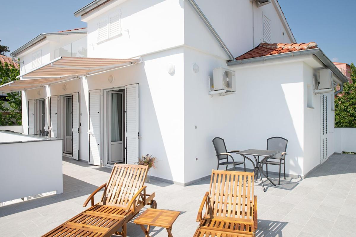 Apartmani Vrtodusic Banjol Ngoại thất bức ảnh
