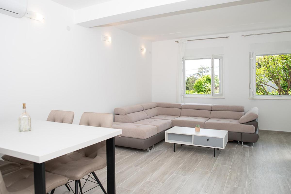 Apartmani Vrtodusic Banjol Ngoại thất bức ảnh
