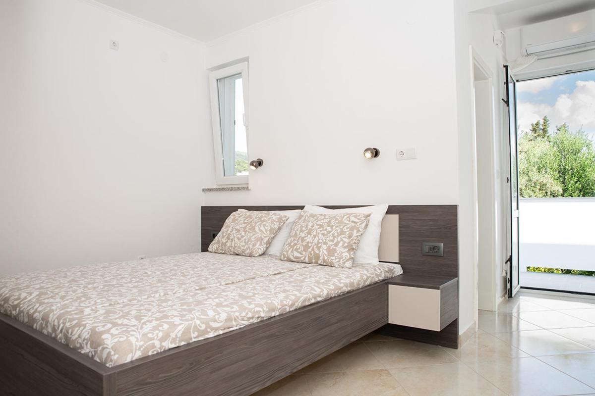 Apartmani Vrtodusic Banjol Ngoại thất bức ảnh