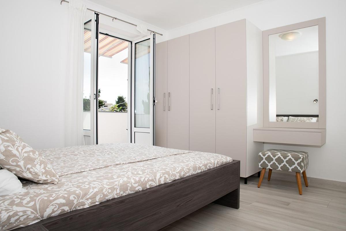 Apartmani Vrtodusic Banjol Ngoại thất bức ảnh