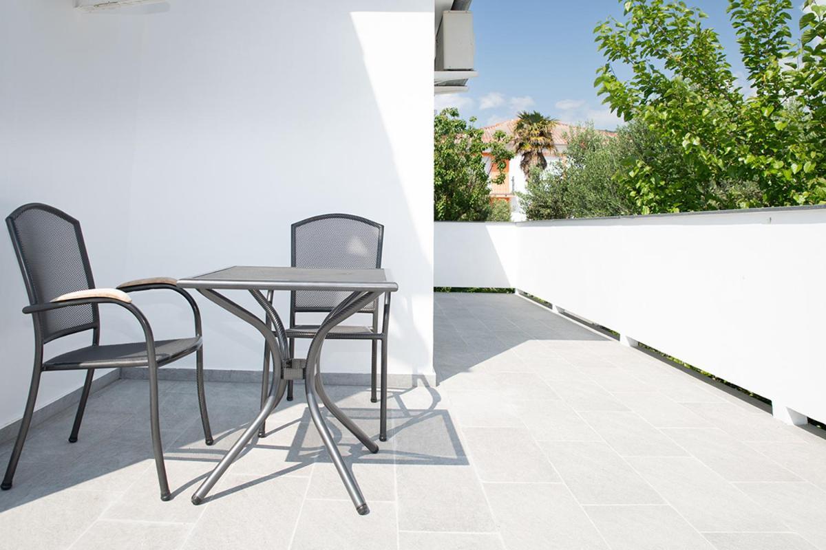 Apartmani Vrtodusic Banjol Ngoại thất bức ảnh