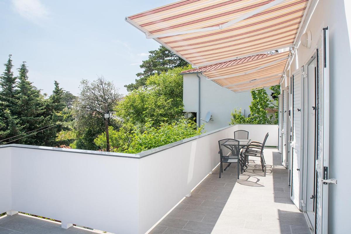 Apartmani Vrtodusic Banjol Ngoại thất bức ảnh