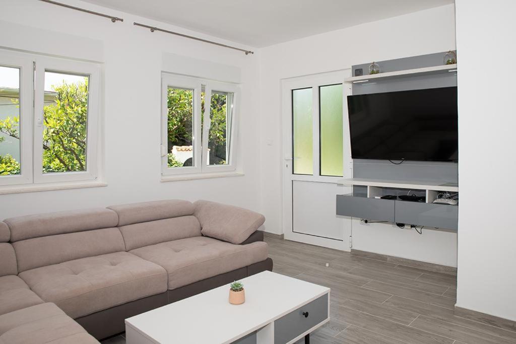 Apartmani Vrtodusic Banjol Ngoại thất bức ảnh