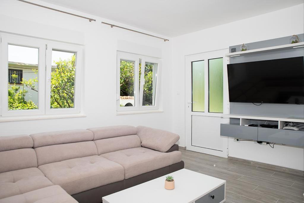 Apartmani Vrtodusic Banjol Ngoại thất bức ảnh